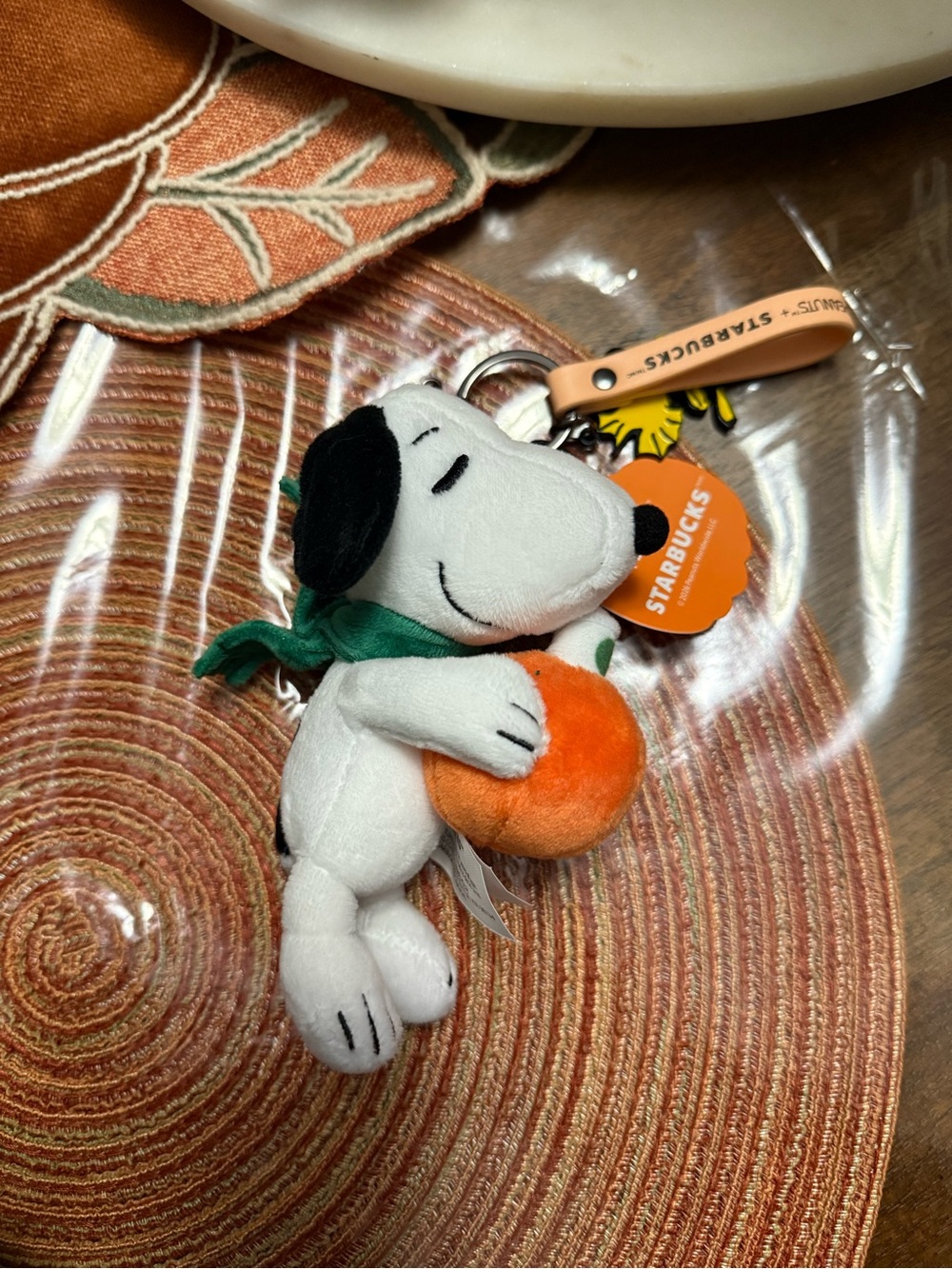 starbucks x snoopy peanuts keychain